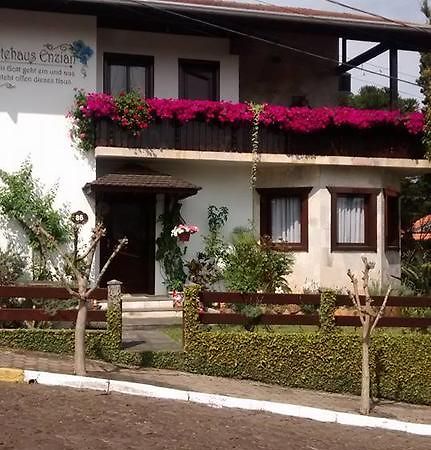 Hospedaria Gastehaus Enzian Treze Tílias Exterior foto