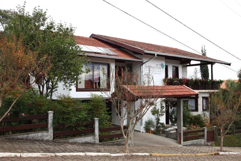 Hospedaria Gastehaus Enzian Treze Tílias Exterior foto